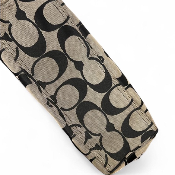 COACH Signature Daisy Signature Large Tote - 2017 Style F148782 w/ 2 Hangtags - Picture 9 of 11